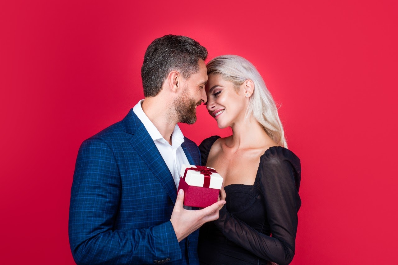 Anniversary Rings That Will Take Her Breath Away